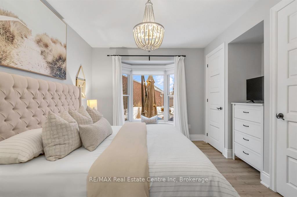 Photo 13 of 45 Aberfoyle Mill Crescent, Puslinch, Aberfoyle — HOMEH