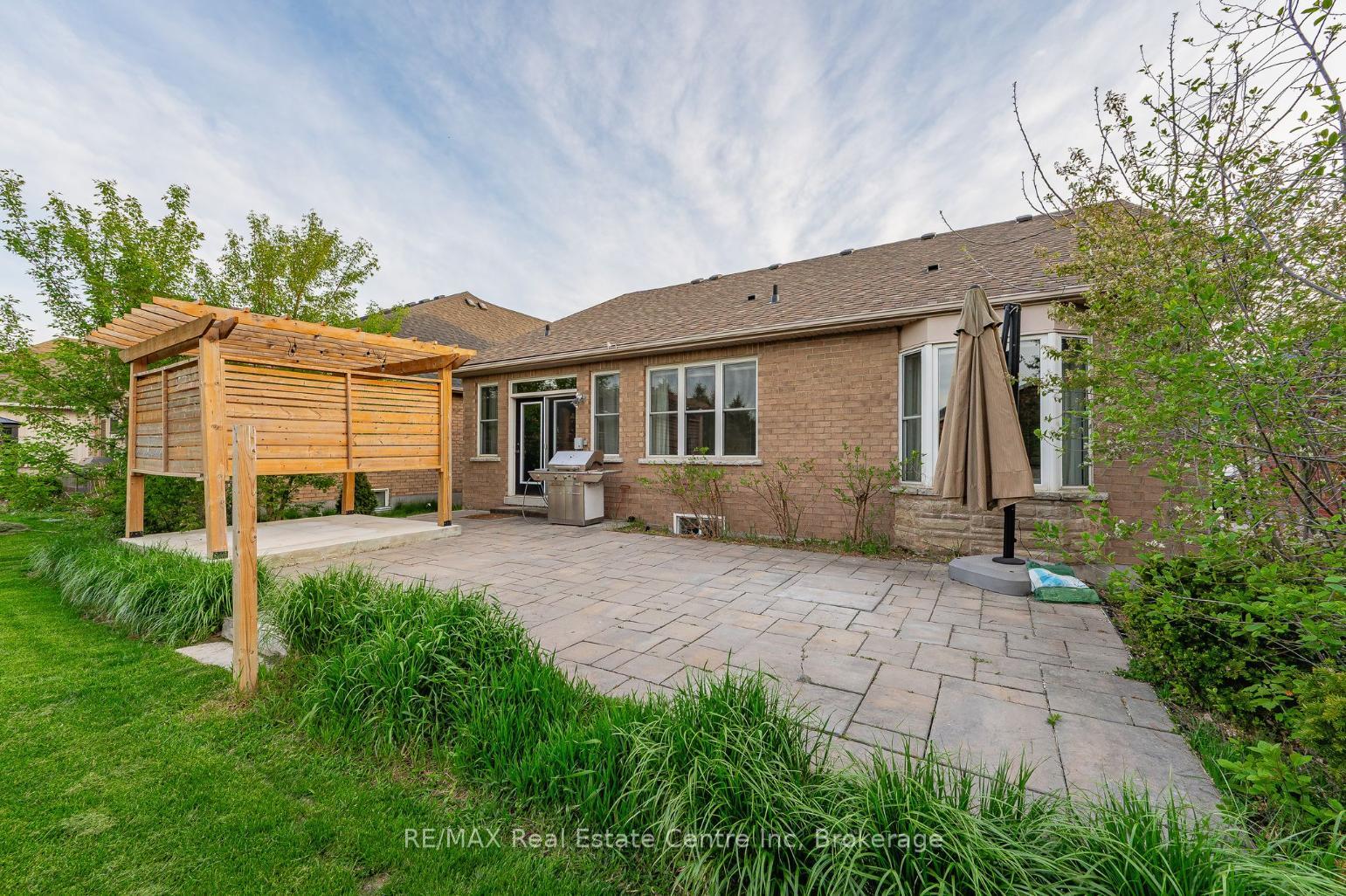 Photo 30 of 45 Aberfoyle Mill Crescent, Puslinch, Aberfoyle — HOMEH