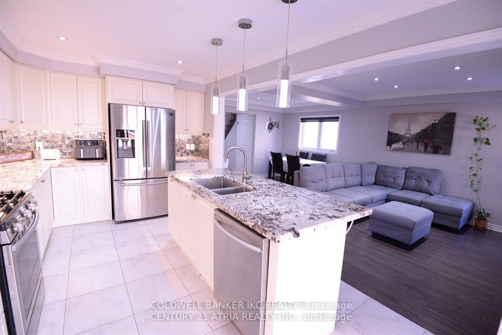 Photo 4 of 2440 Moonlight Crescent, Pickering, Rural Pickering — HOMEH