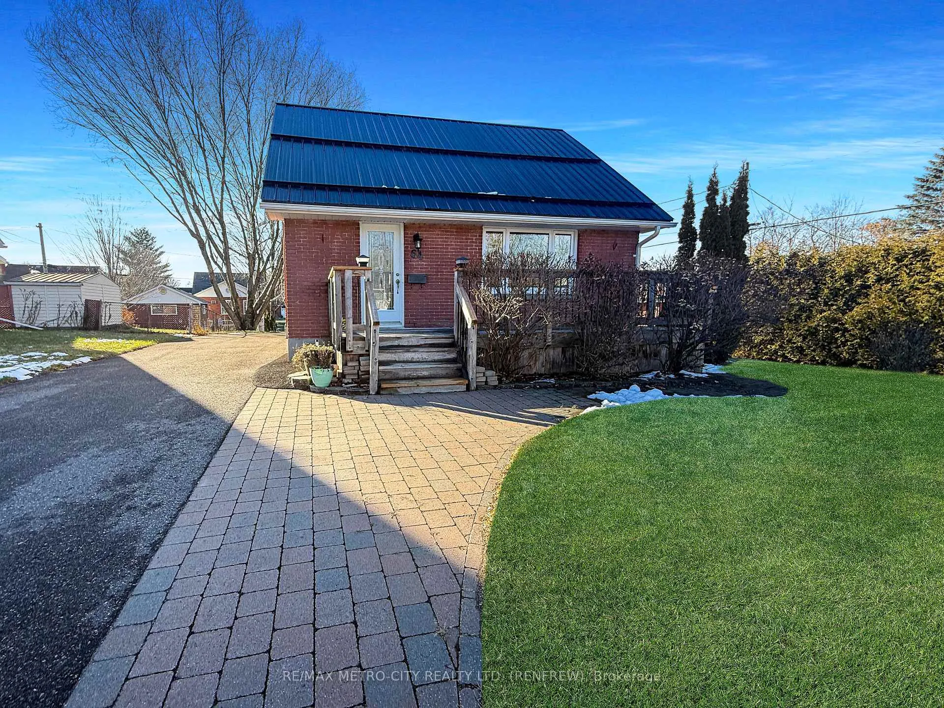 Photo 2 of 64 Mclean Street, Renfrew — HOMEH