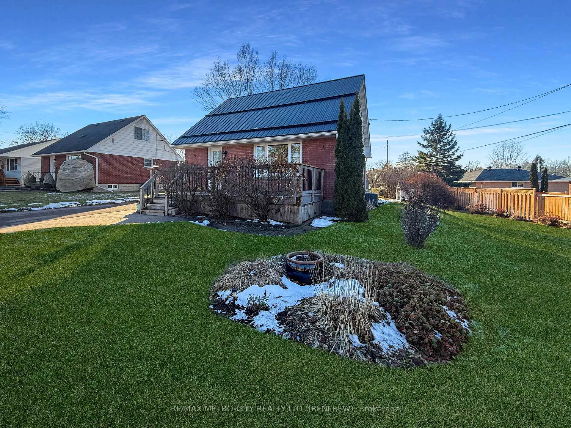 Photo 3 of 64 Mclean Street, Renfrew — HOMEH
