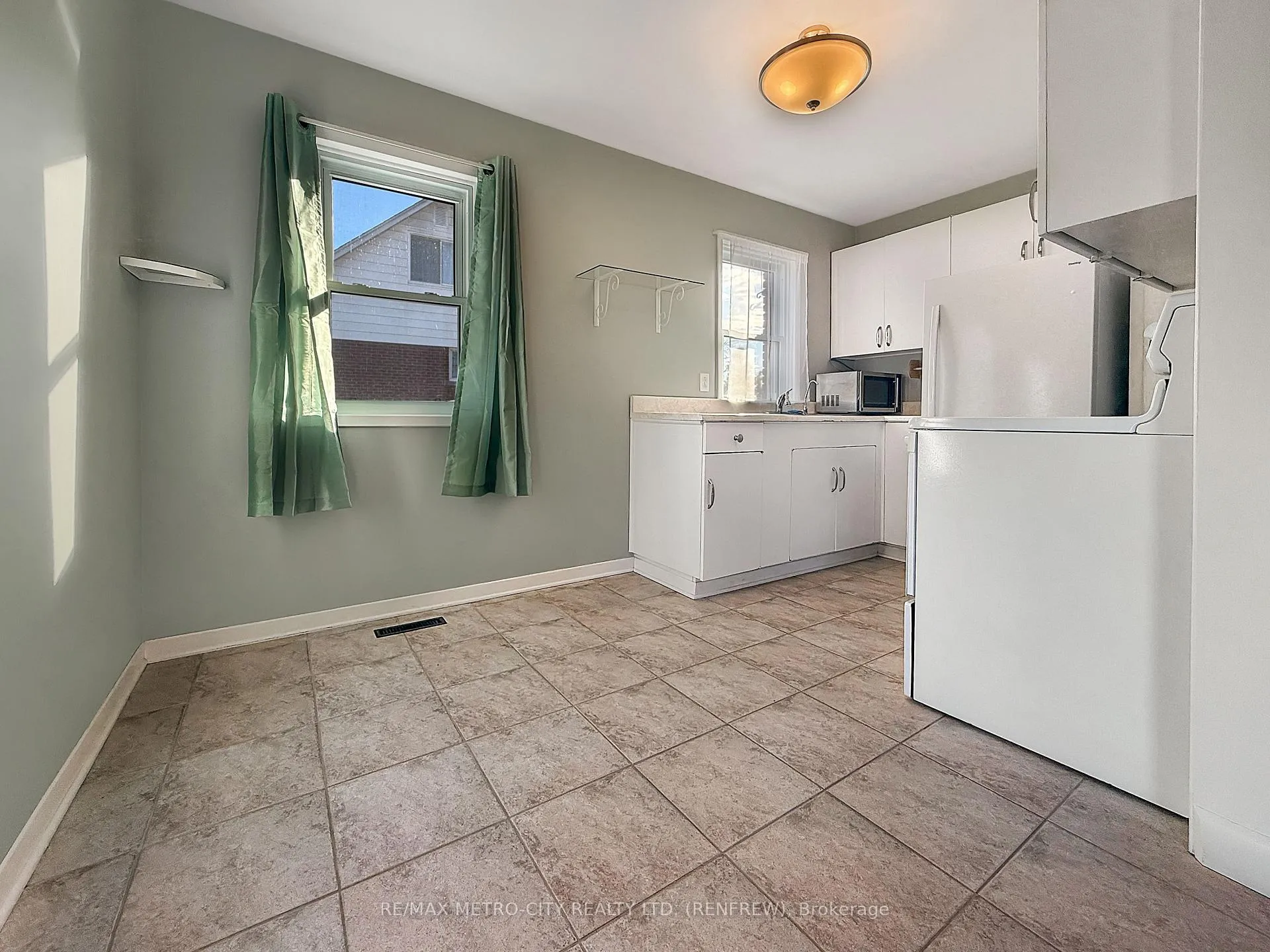 Photo 7 of 64 Mclean Street, Renfrew — HOMEH
