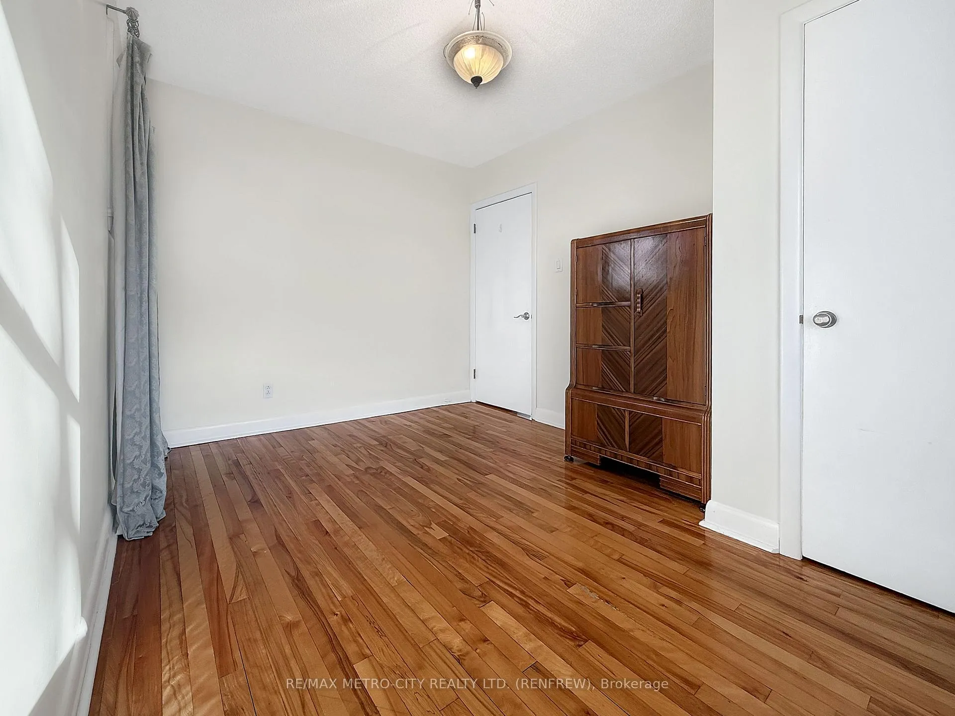 Photo 9 of 64 Mclean Street, Renfrew — HOMEH