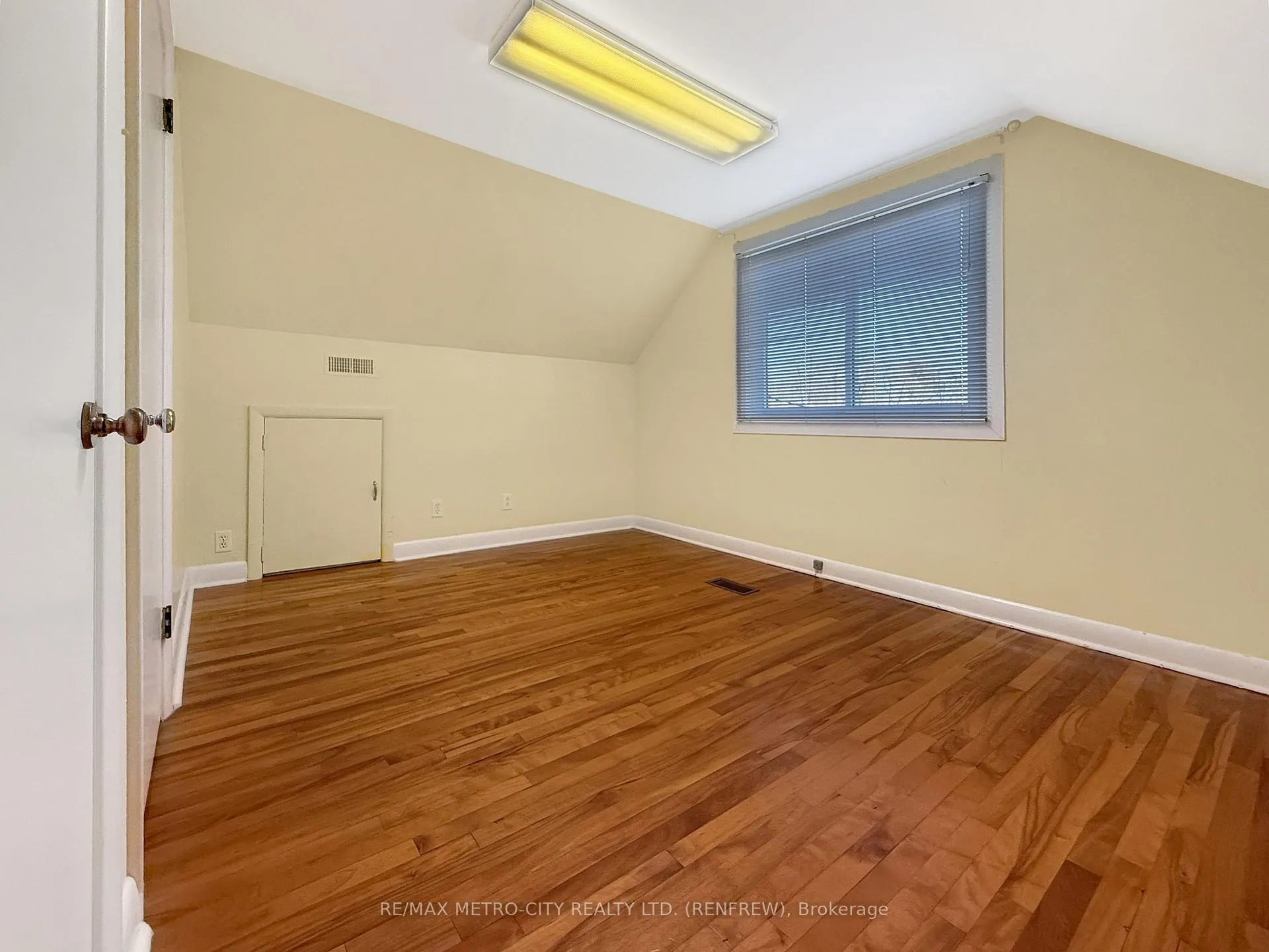 Photo 10 of 64 Mclean Street, Renfrew — HOMEH