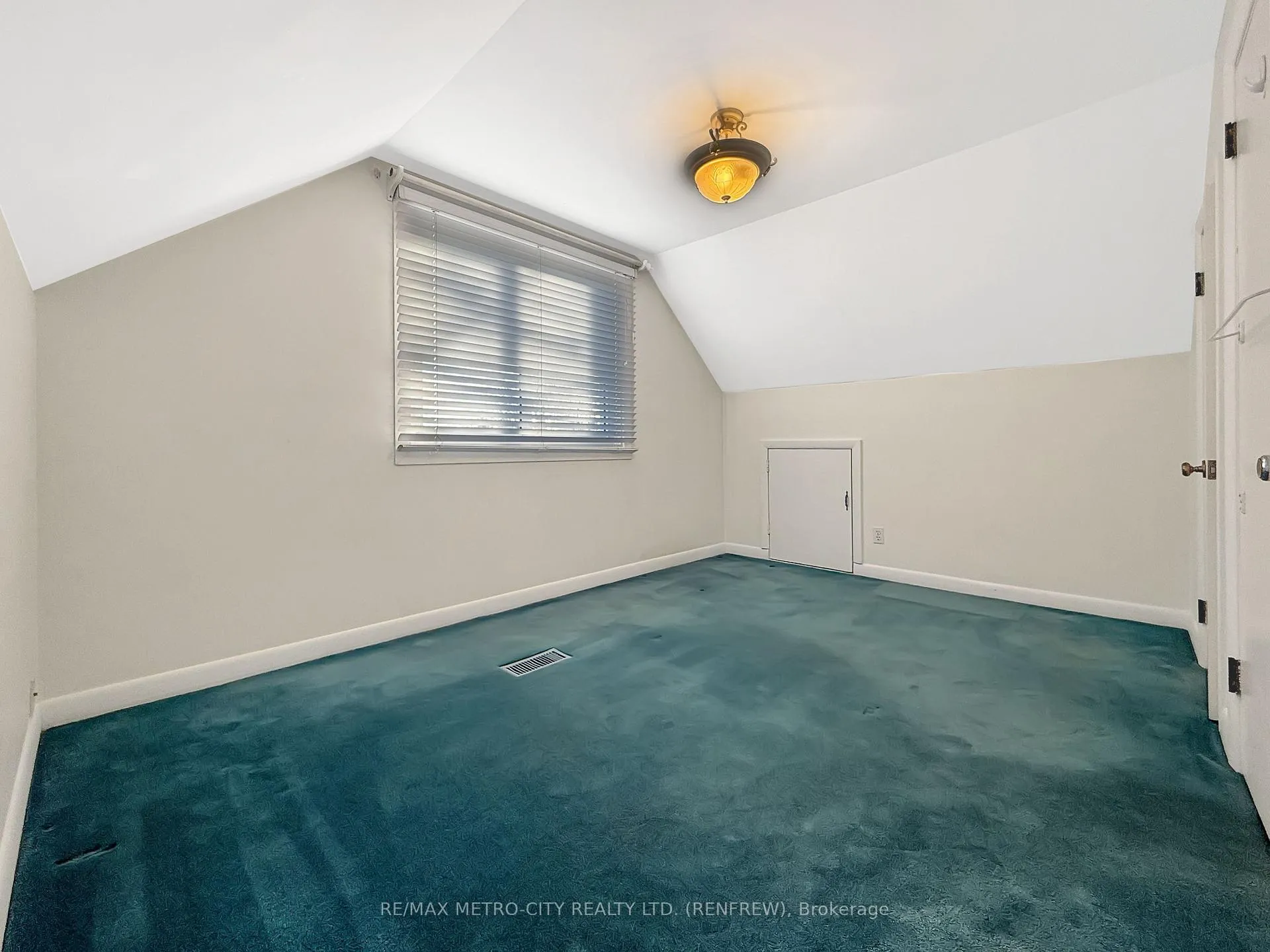 Photo 11 of 64 Mclean Street, Renfrew — HOMEH