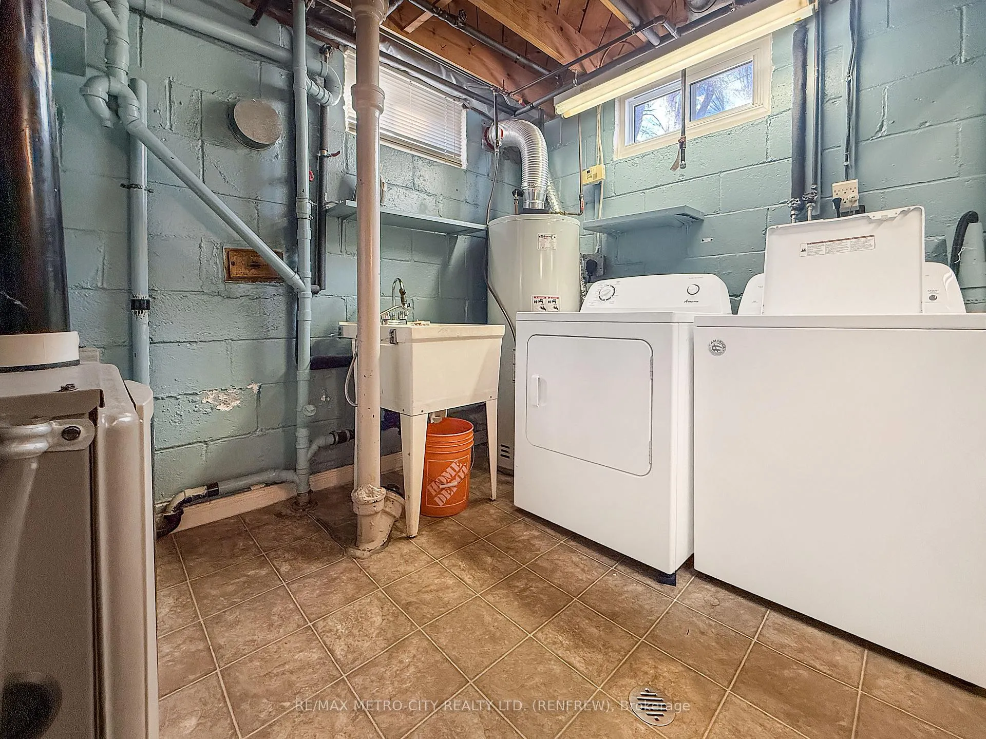 Photo 16 of 64 Mclean Street, Renfrew — HOMEH