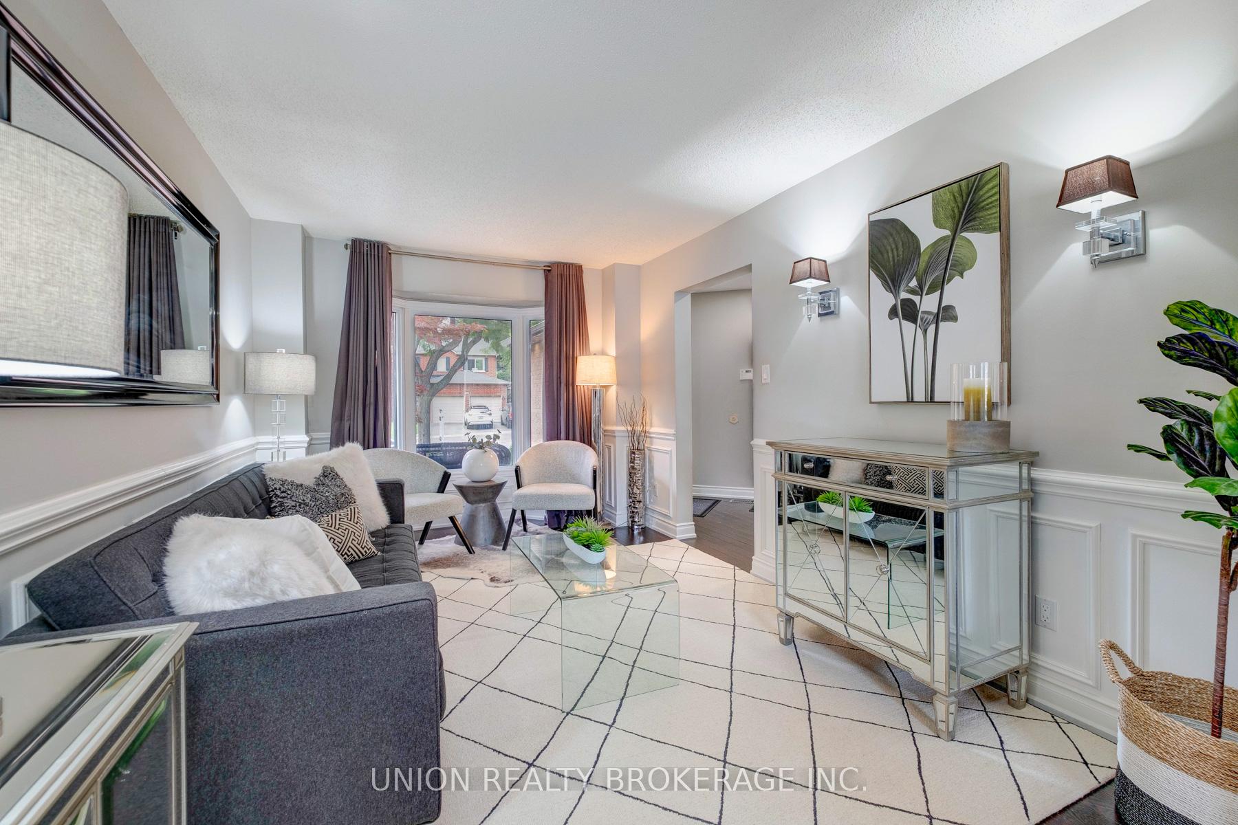 Photo 4 of 1022 Benton Crescent, Pickering, Liverpool — HOMEH
