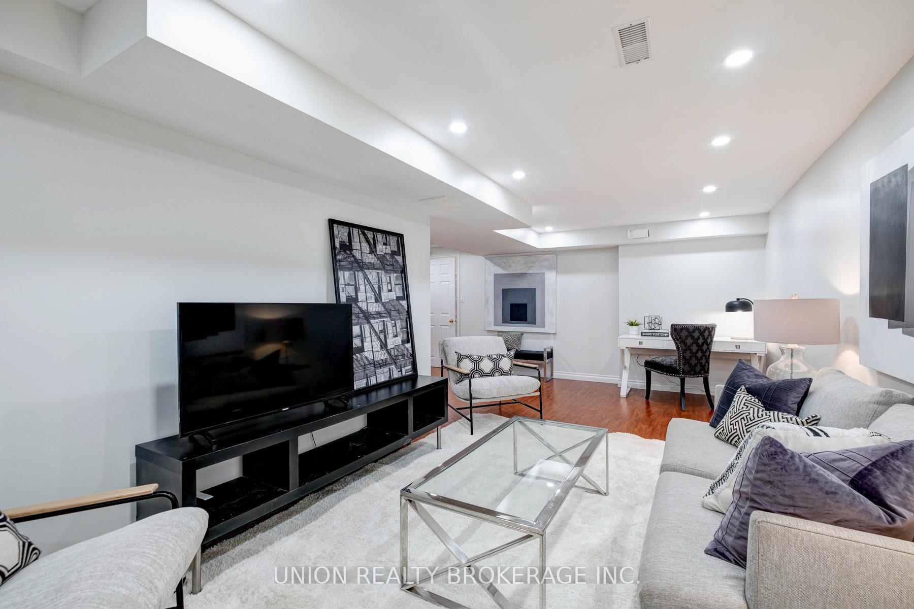 Photo 24 of 1022 Benton Crescent, Pickering, Liverpool — HOMEH