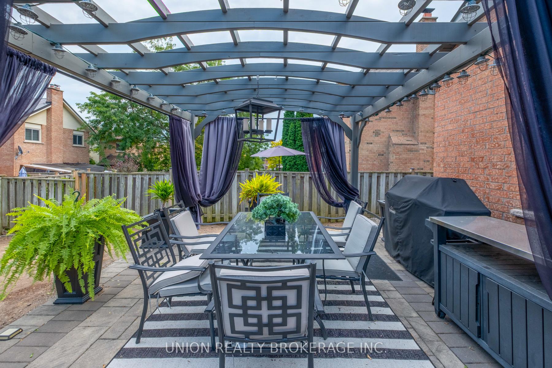 Photo 33 of 1022 Benton Crescent, Pickering, Liverpool — HOMEH