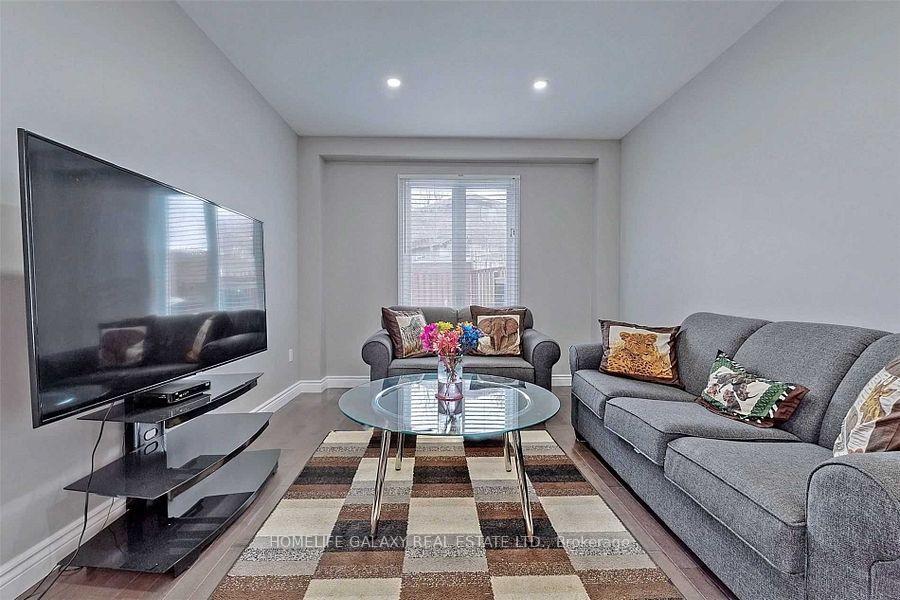 Photo 5 of 1647 Middleton Street, Pickering, Brock Ridge — HOMEH