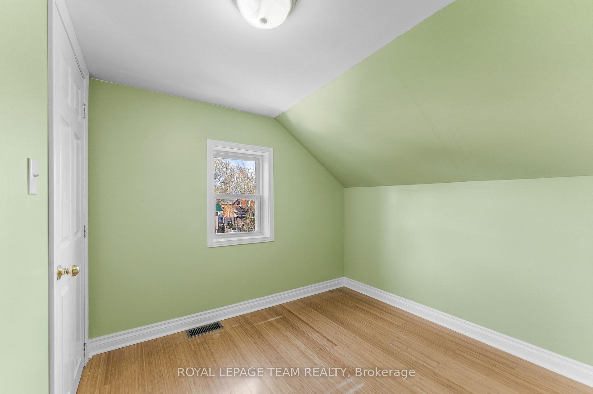 Photo 10 of 150 Farewell Street, Renfrew — HOMEH