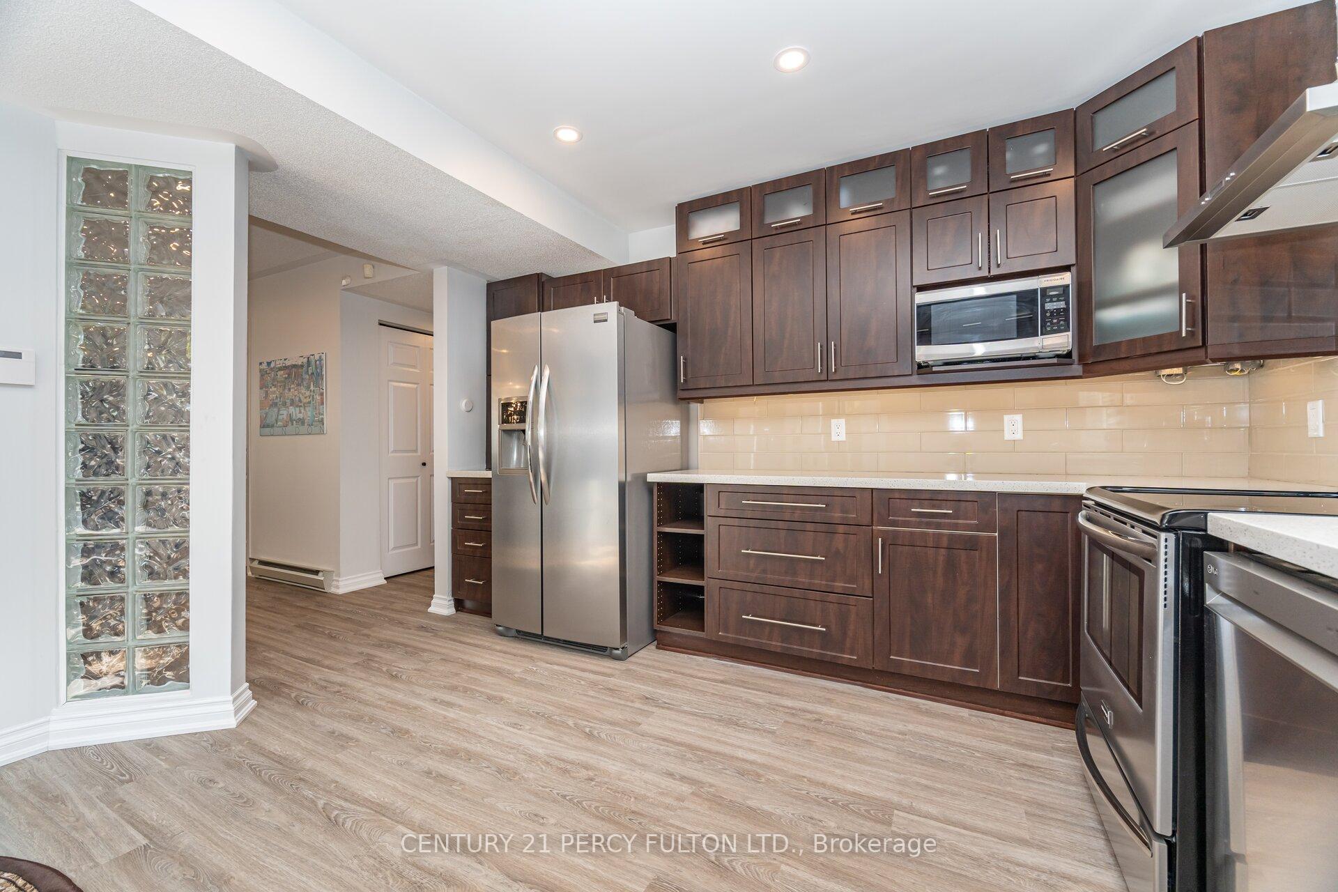 Photo 40 of 939 Duncannon Drive, Pickering, Liverpool — HOMEH