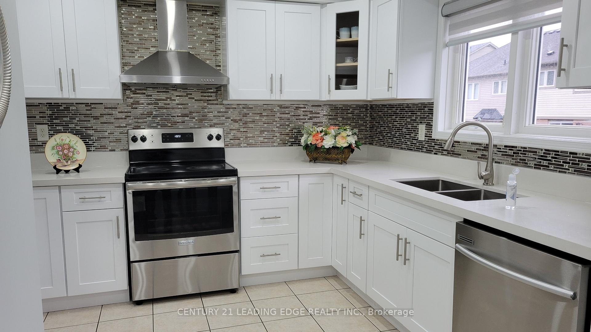 Photo 4 of 56 Norland Circle, Oshawa, Windfields — HOMEH