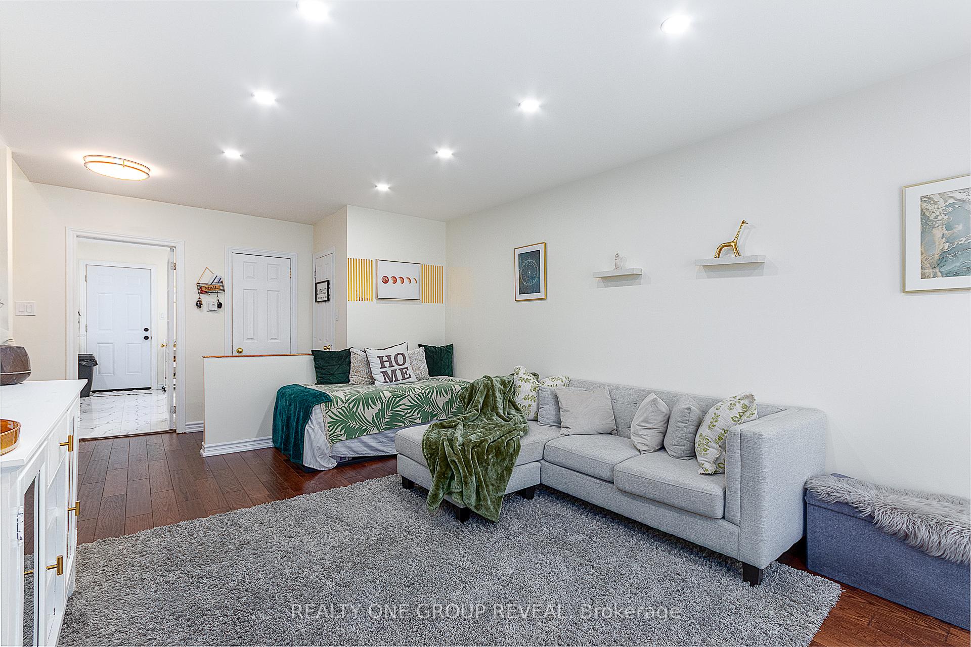 Photo 3 of 839 Modlin Road, Pickering, Bay Ridges — HOMEH
