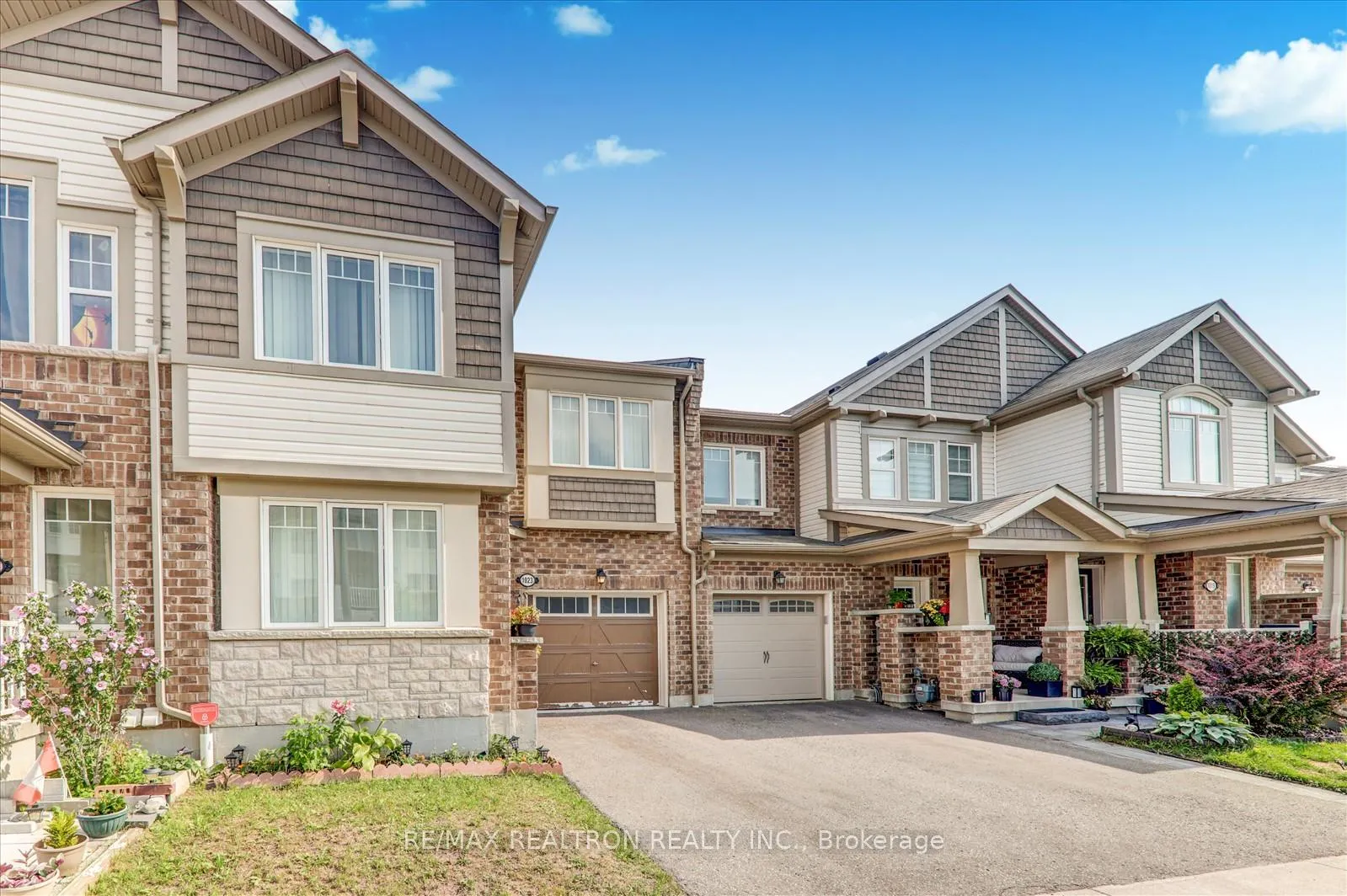 Photo 3 of 1023 Dragonfly Avenue, Pickering, Rural Pickering — HOMEH