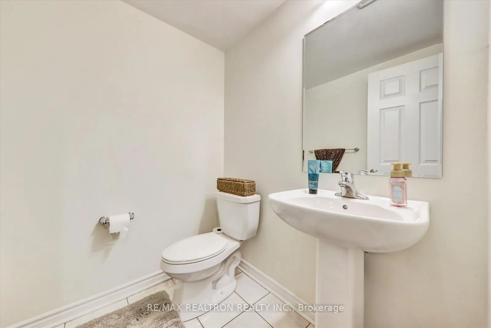 Photo 7 of 1023 Dragonfly Avenue, Pickering, Rural Pickering — HOMEH