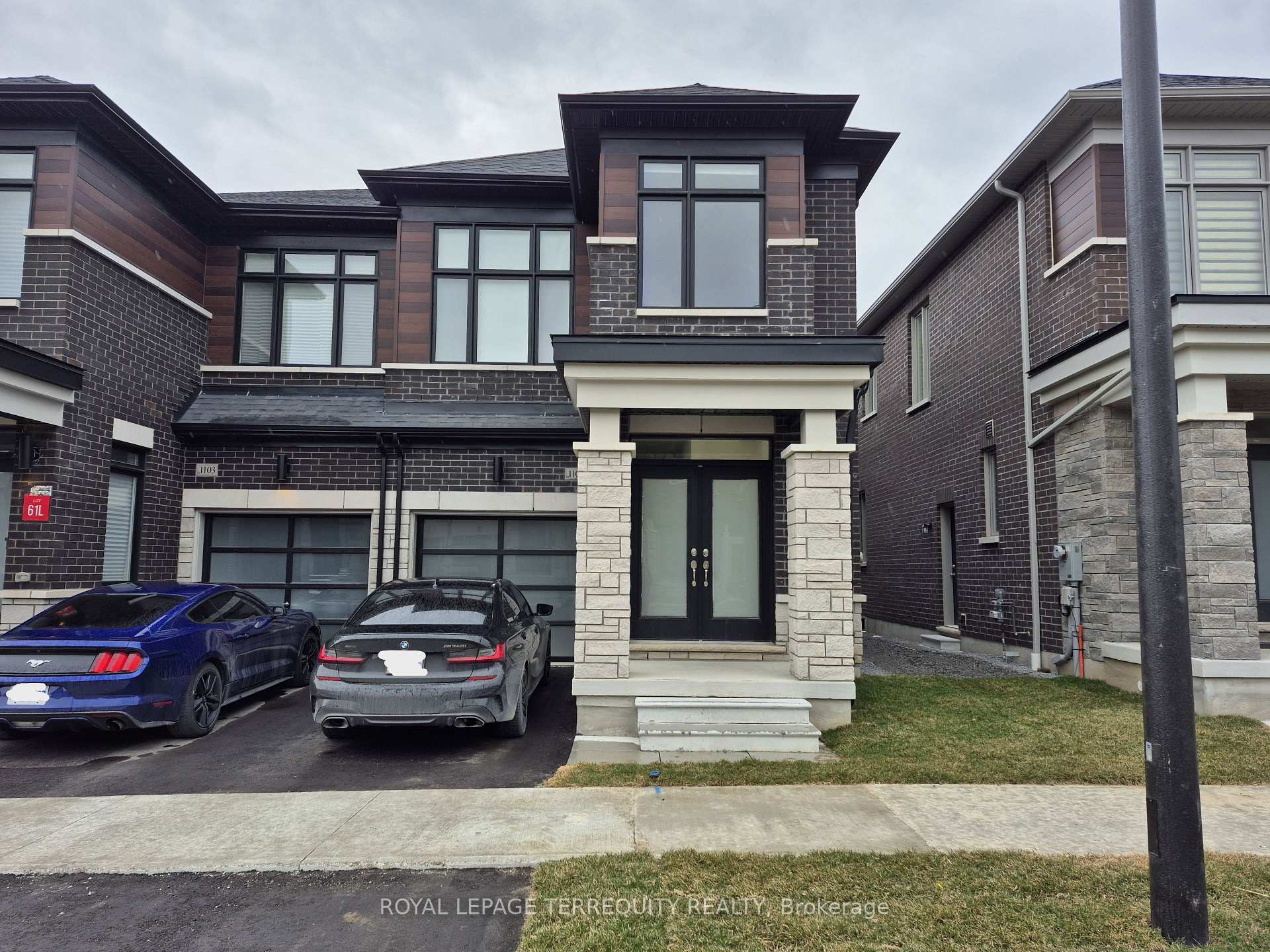 Photo 2 of 1101 Pisces Trail, Pickering, Rural Pickering — HOMEH