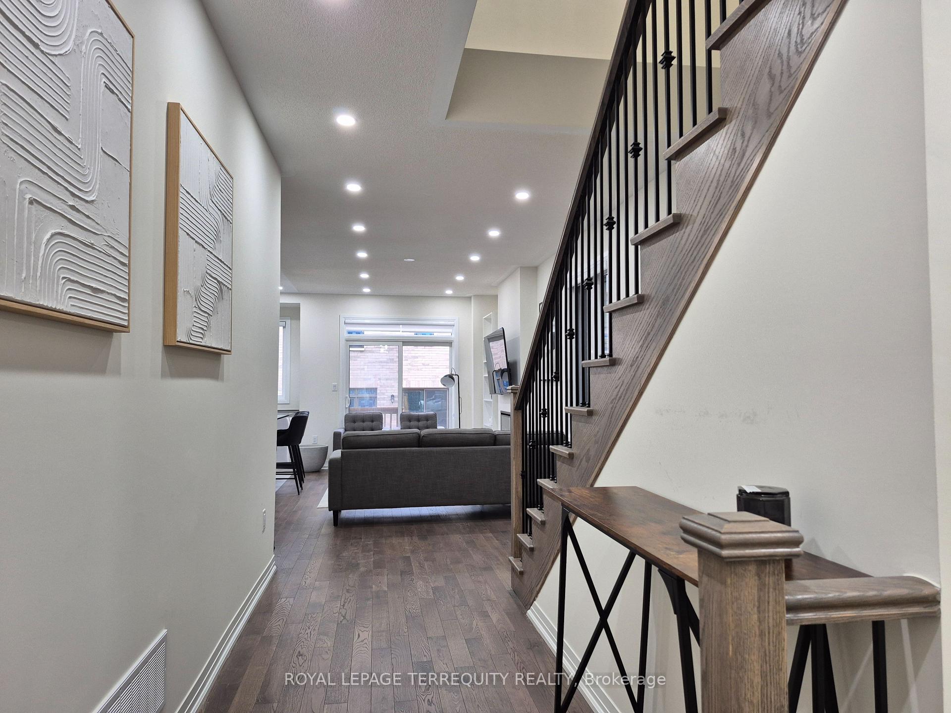 Photo 5 of 1101 Pisces Trail, Pickering, Rural Pickering — HOMEH