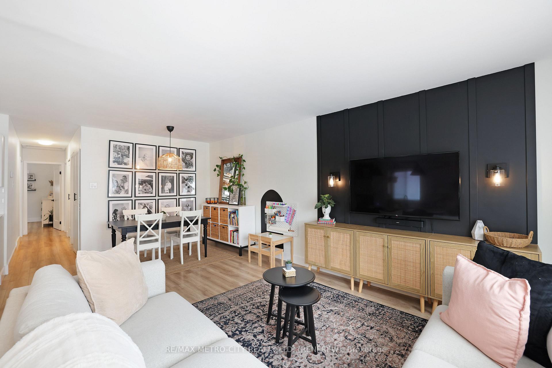 Photo 15 of 233 Airth Boulevard W, Renfrew — HOMEH
