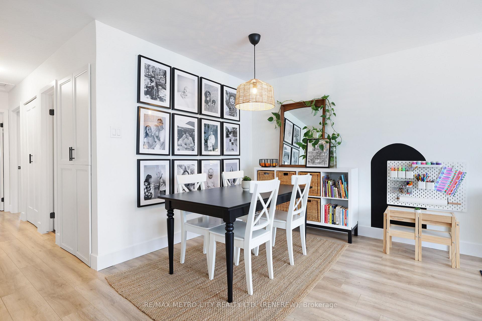 Photo 16 of 233 Airth Boulevard W, Renfrew — HOMEH