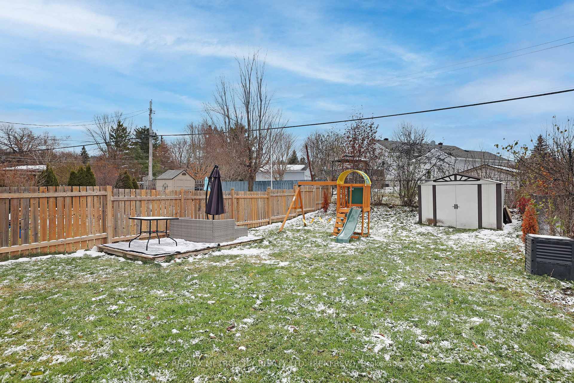 Photo 32 of 233 Airth Boulevard W, Renfrew — HOMEH