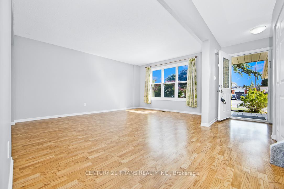 Photo 3 of 154 Iroquois Avenue, Oshawa, Samac — HOMEH
