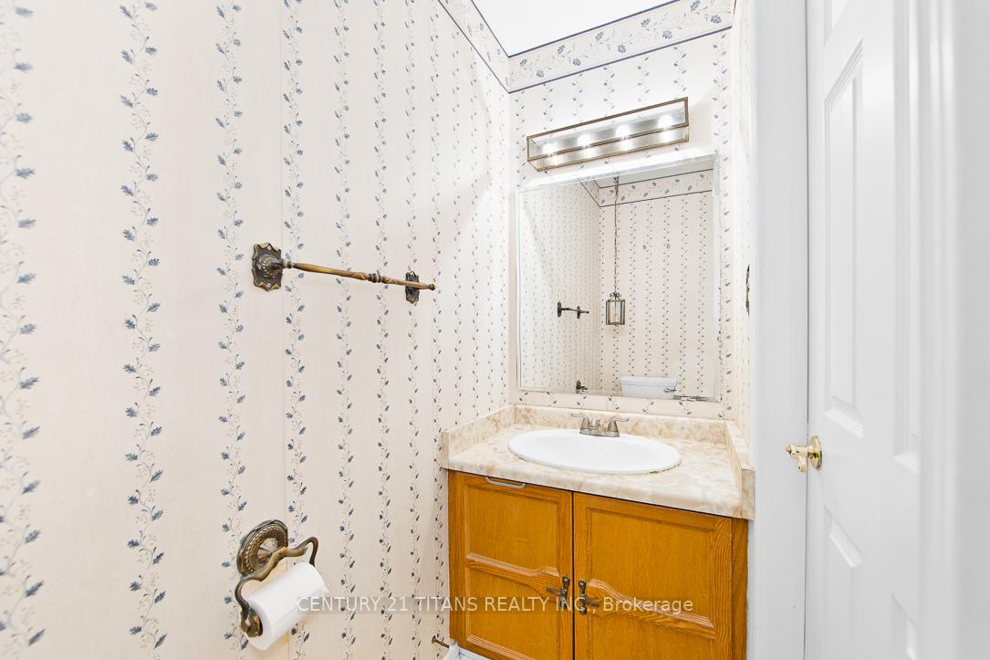 Photo 12 of 154 Iroquois Avenue, Oshawa, Samac — HOMEH