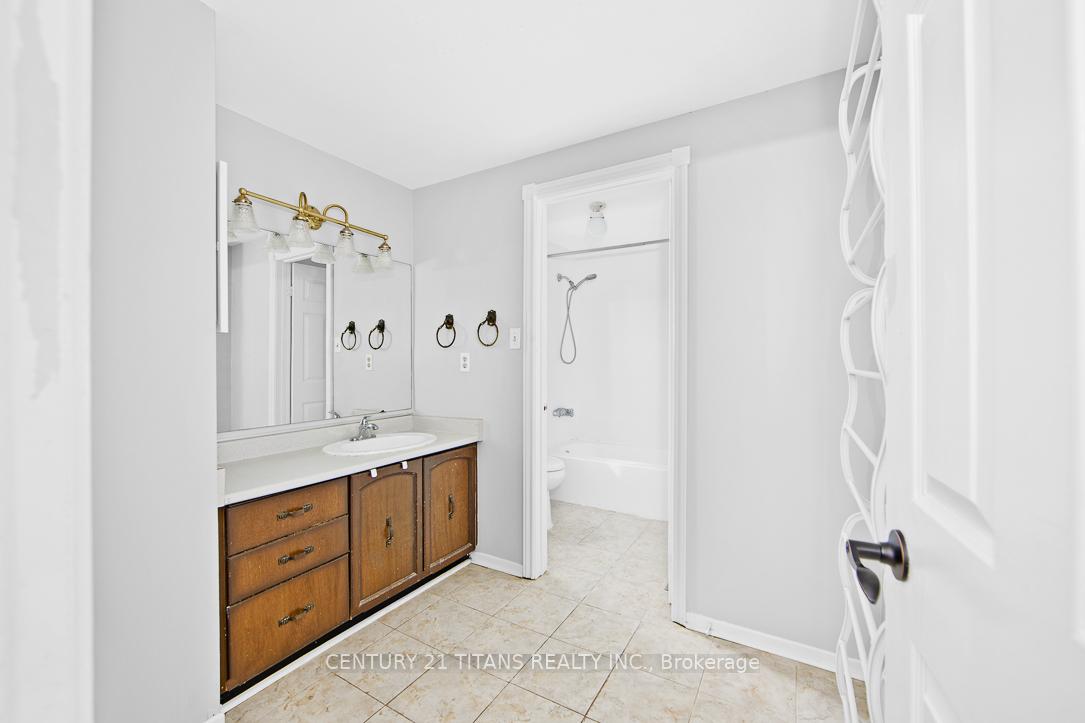 Photo 17 of 154 Iroquois Avenue, Oshawa, Samac — HOMEH