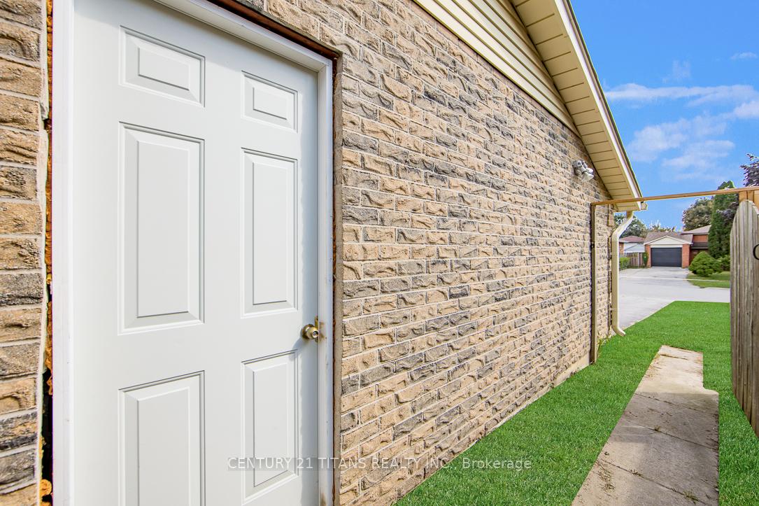 Photo 18 of 154 Iroquois Avenue, Oshawa, Samac — HOMEH