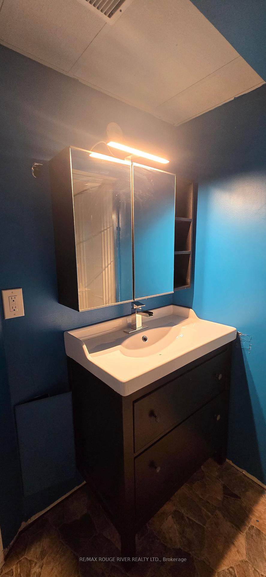 Photo 11 of Unit Lower, 758 Gillespie Avenue, Peterborough, Otonabee Ward 1 — HOMEH