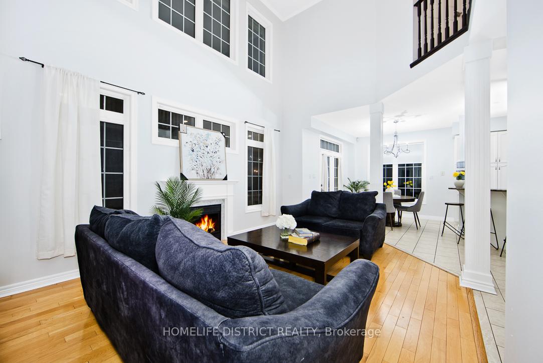 Photo 10 of 847 Greenleaf Circle, Oshawa, Taunton — HOMEH