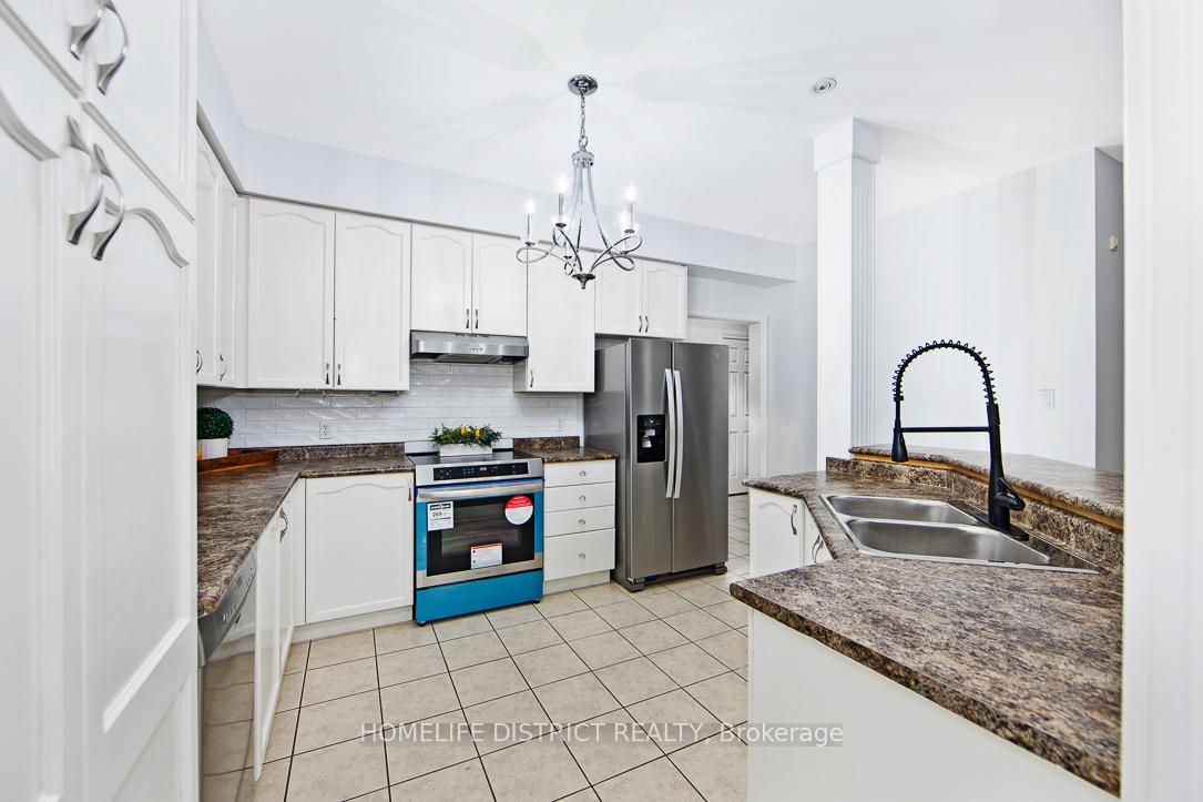 Photo 13 of 847 Greenleaf Circle, Oshawa, Taunton — HOMEH