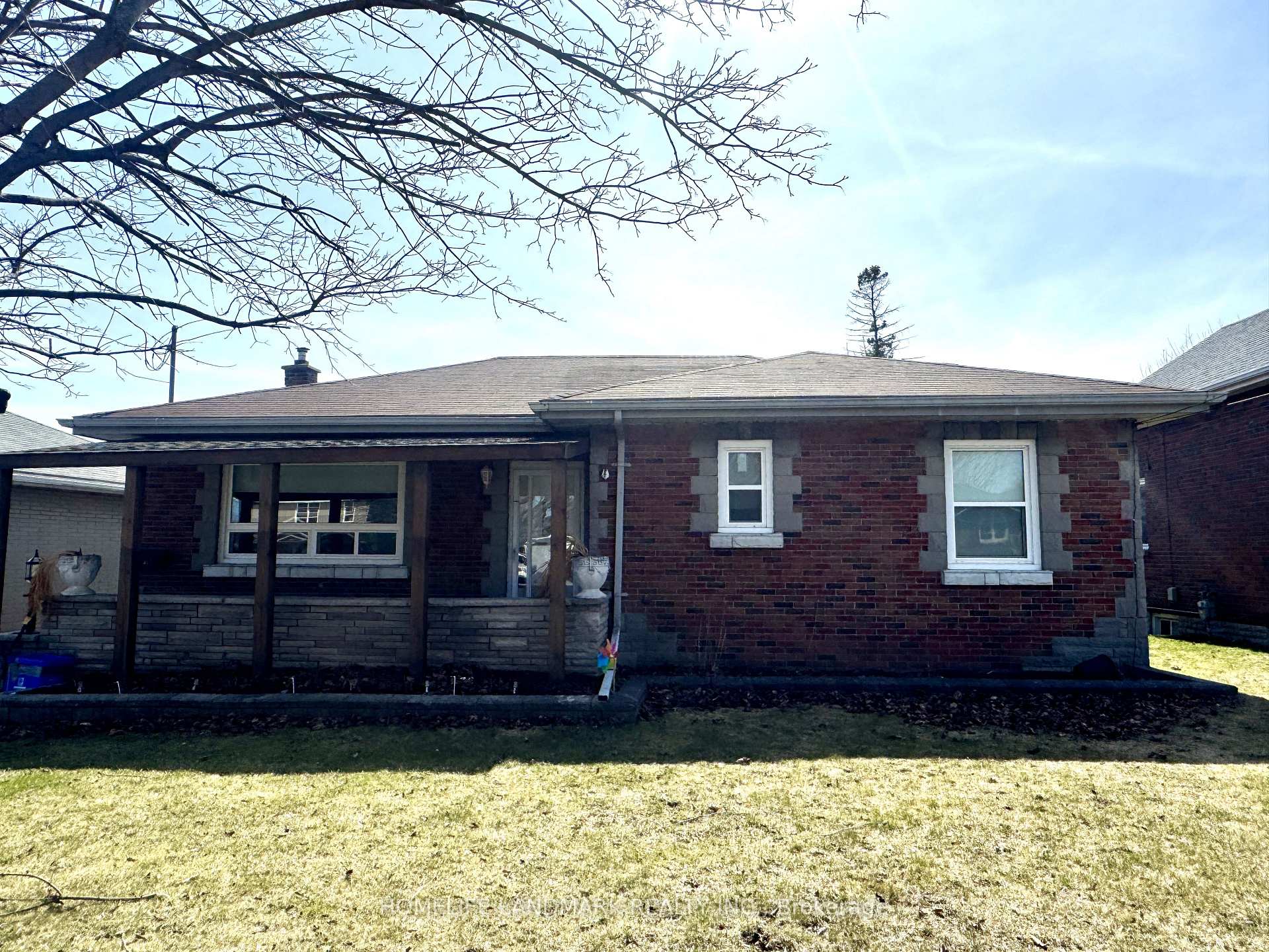 Front of Unit Lower, 1316 Simcoe Street S