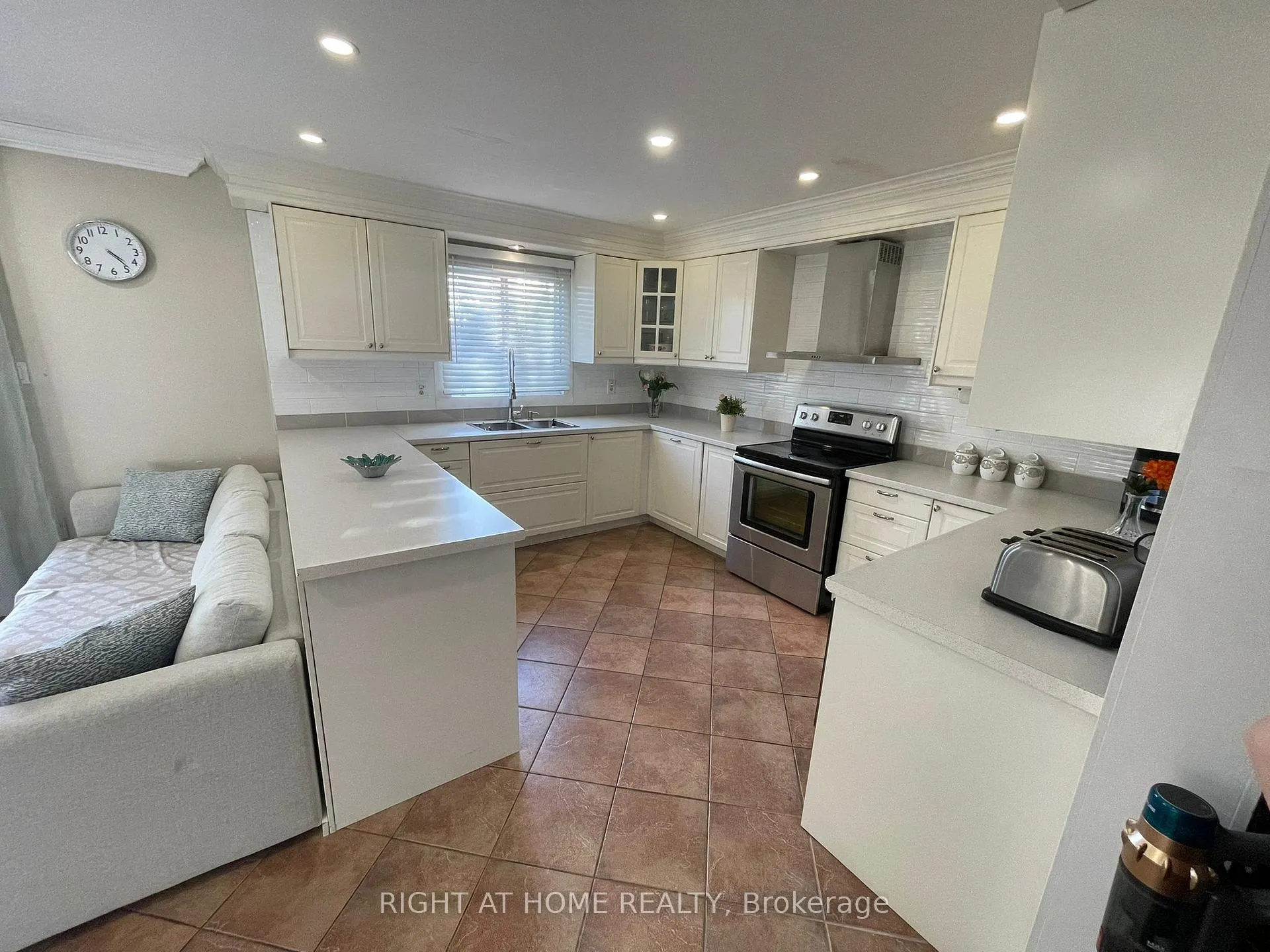 Photo 2 of 1627 Middleton Street, Pickering, Brock Ridge — HOMEH