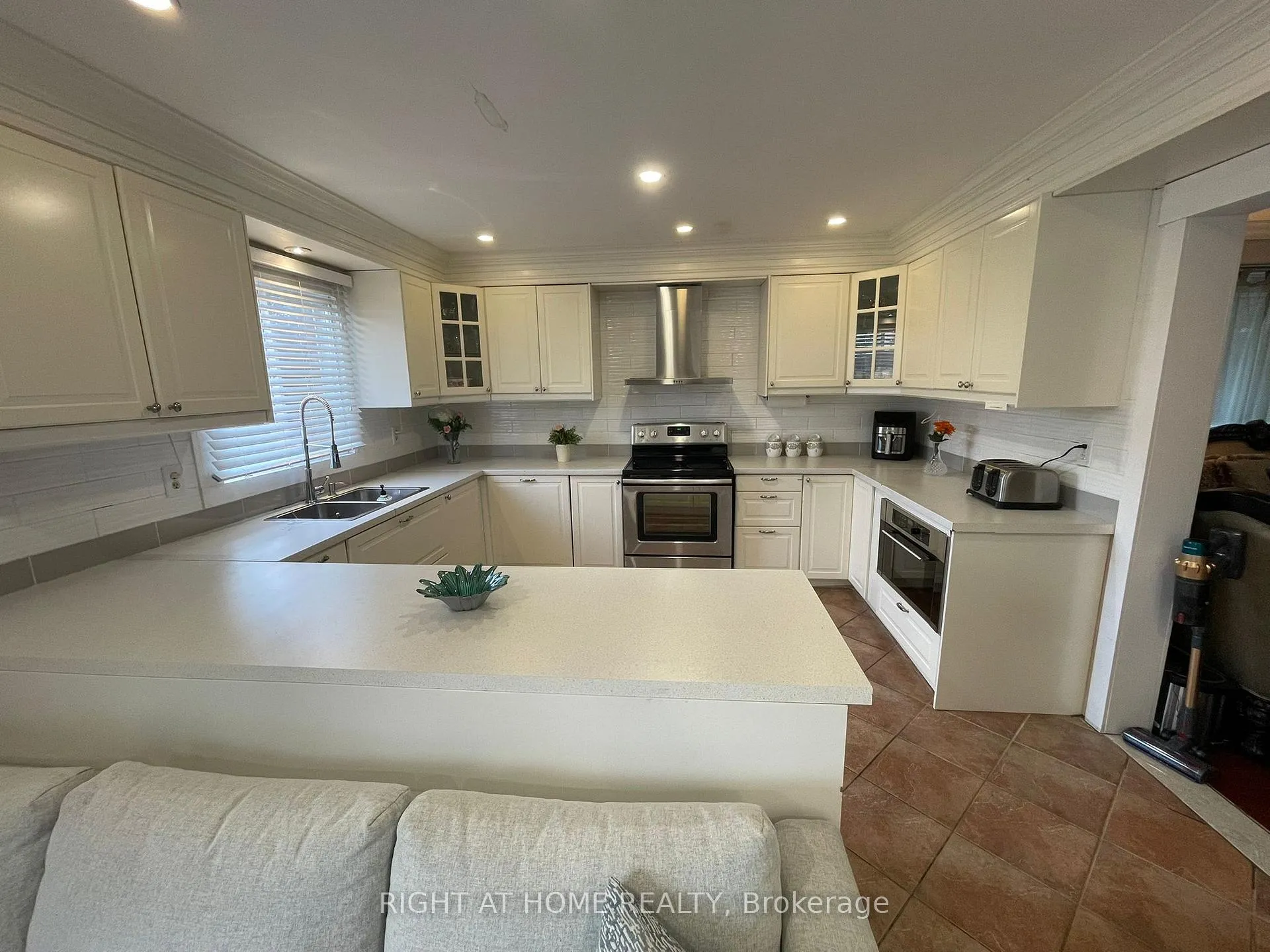 Photo 5 of 1627 Middleton Street, Pickering, Brock Ridge — HOMEH