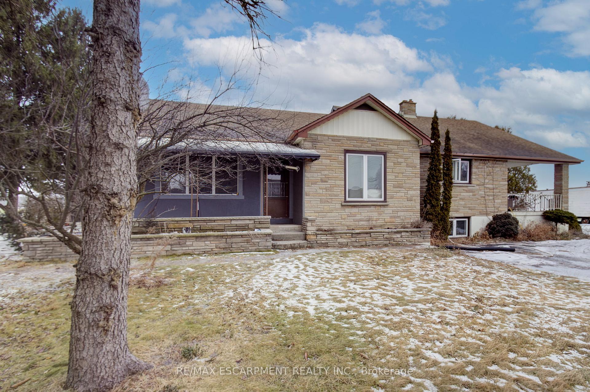 Front of 2865 Highway 3