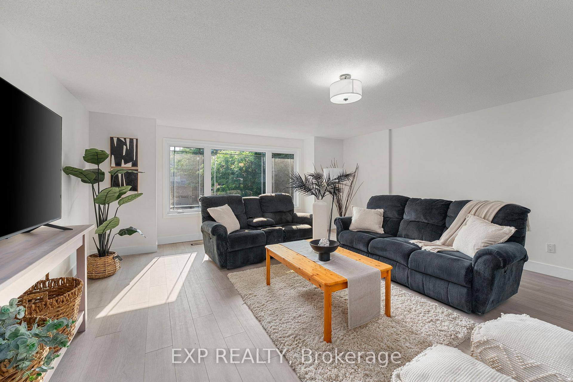 Photo 8 of 1761 White Cedar Drive, Pickering, Amberlea — HOMEH