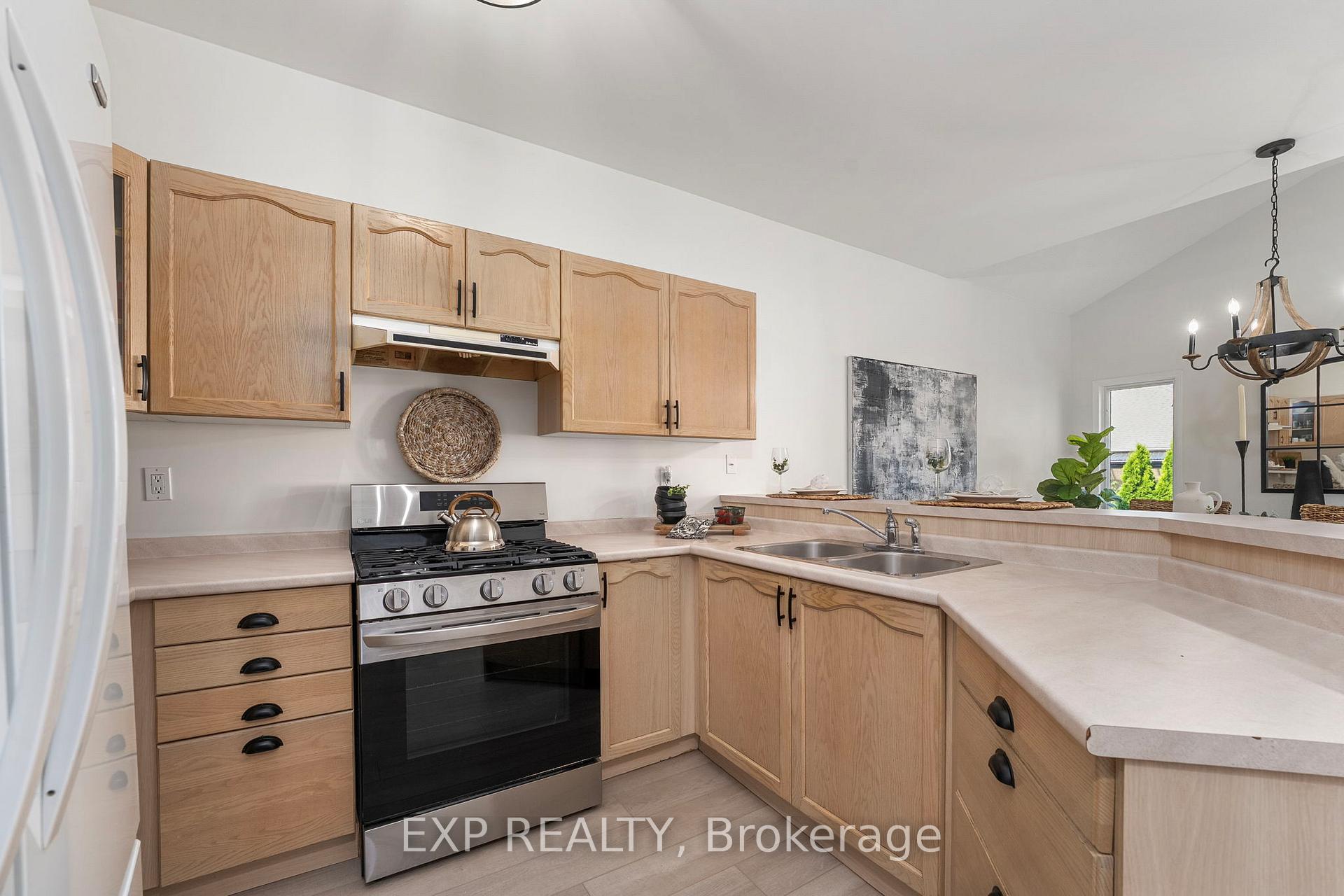 Photo 10 of 1761 White Cedar Drive, Pickering, Amberlea — HOMEH