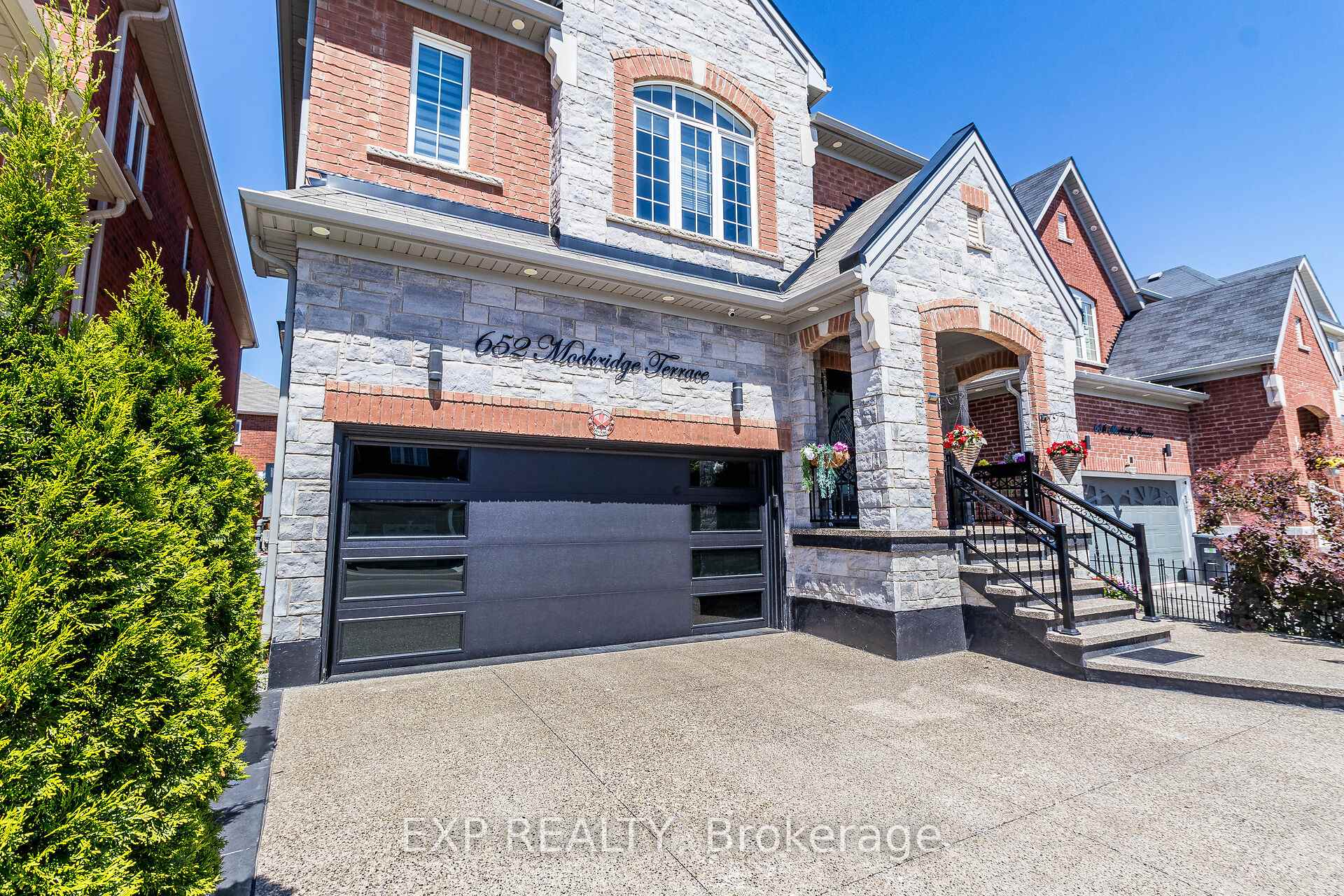 Front of 652 Mockridge Terrace
