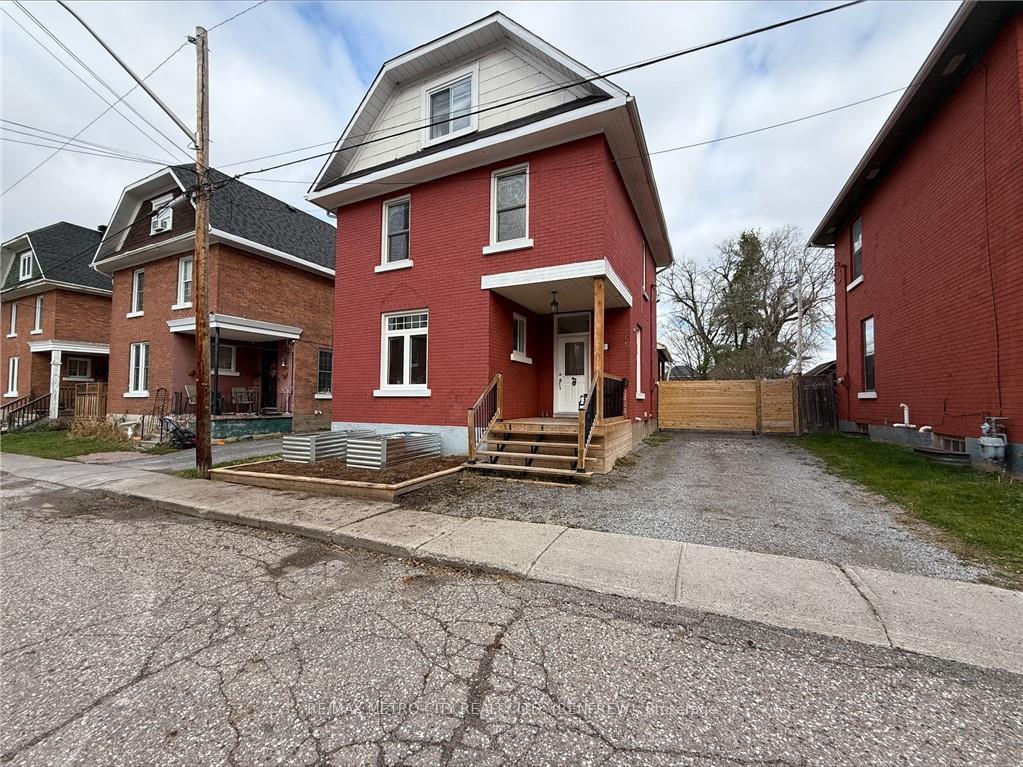Photo 1 of 193 Ross Street, Renfrew — HOMEH