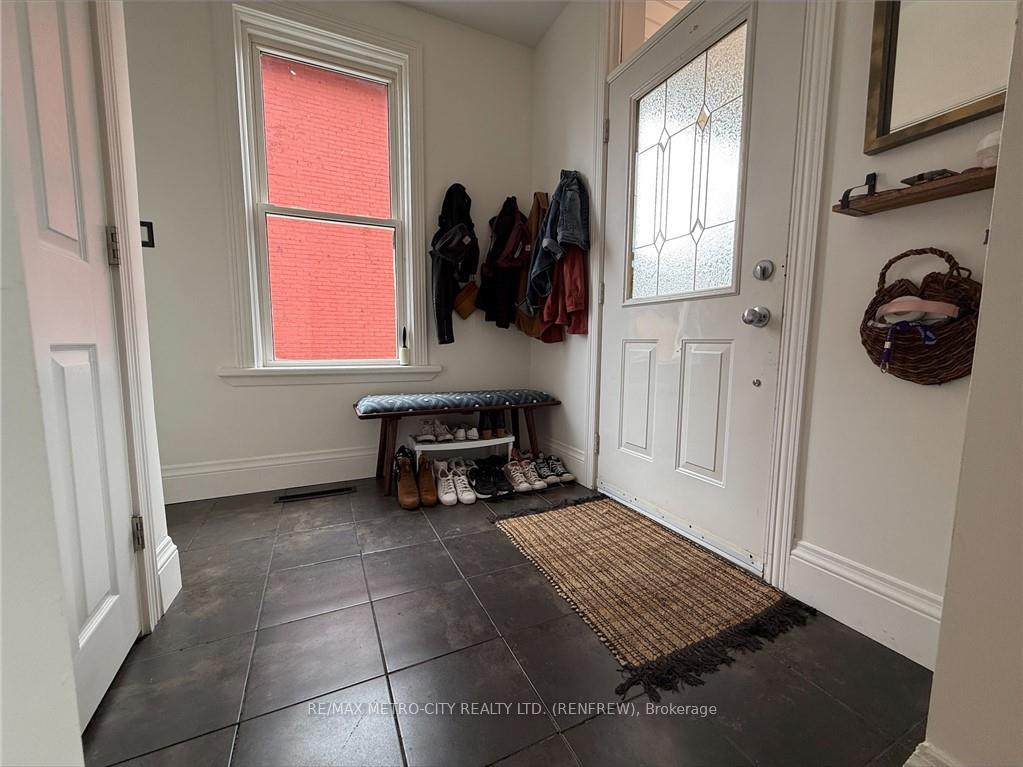 Photo 2 of 193 Ross Street, Renfrew — HOMEH