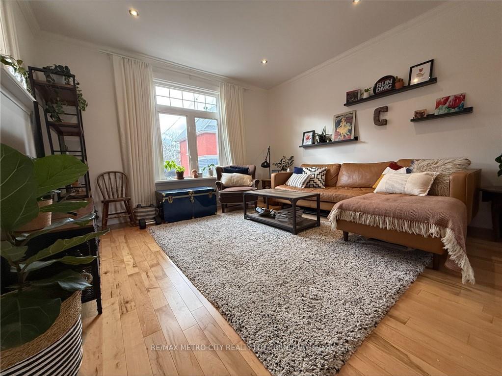 Photo 3 of 193 Ross Street, Renfrew — HOMEH