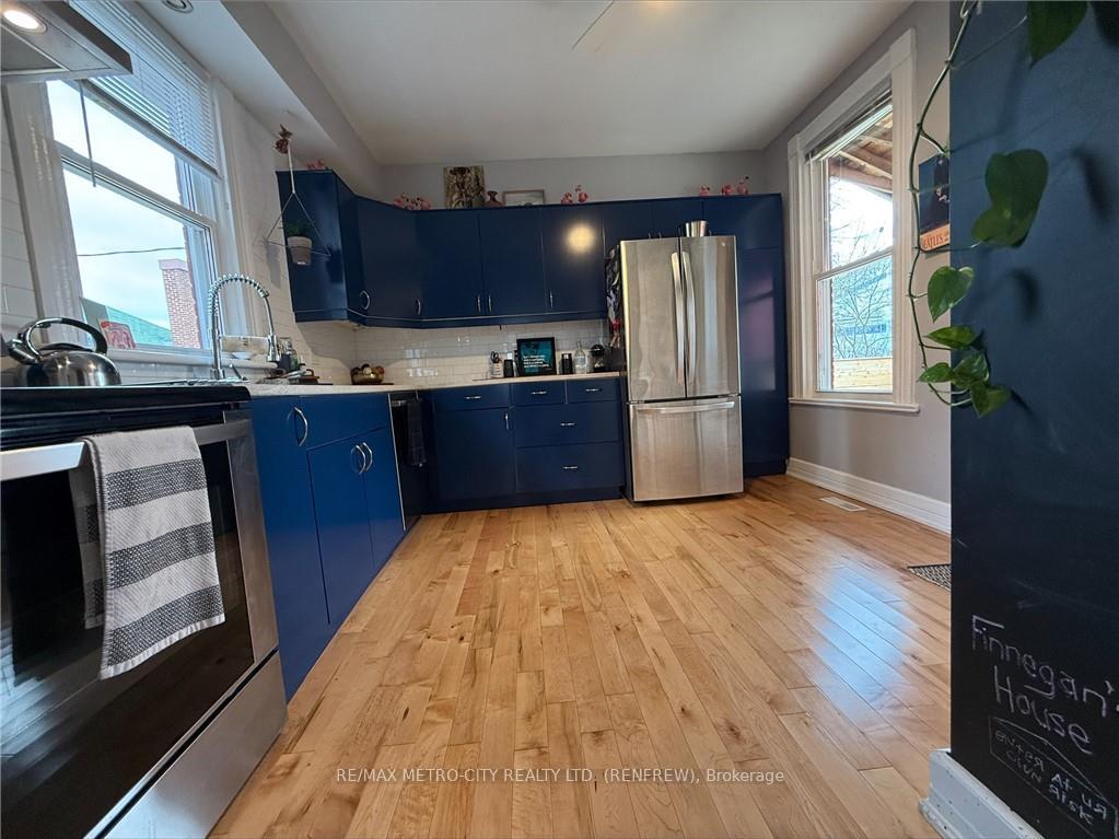Photo 5 of 193 Ross Street, Renfrew — HOMEH