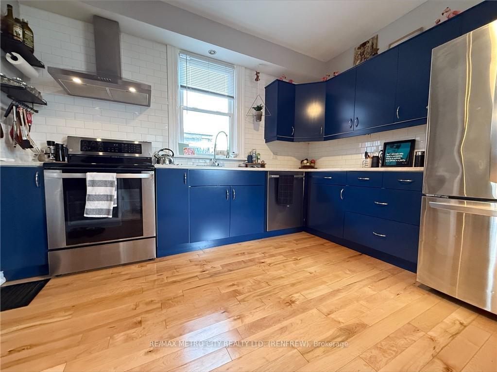 Photo 6 of 193 Ross Street, Renfrew — HOMEH