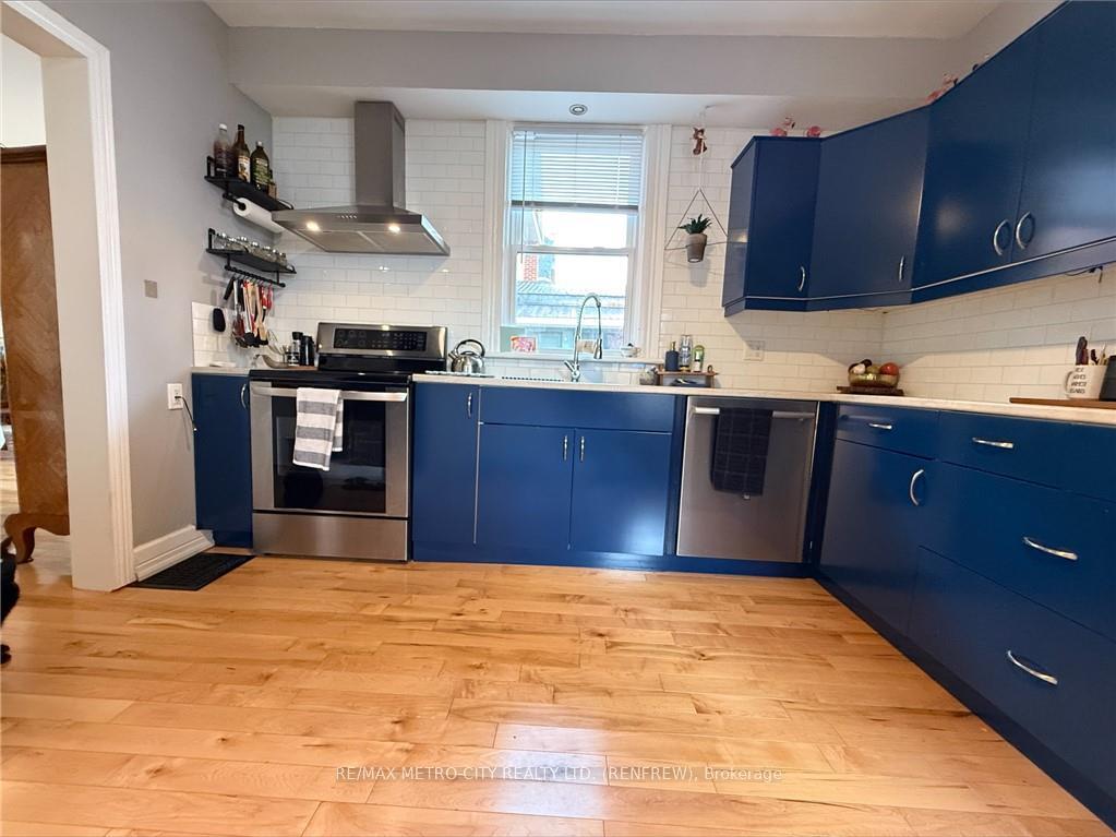 Photo 7 of 193 Ross Street, Renfrew — HOMEH
