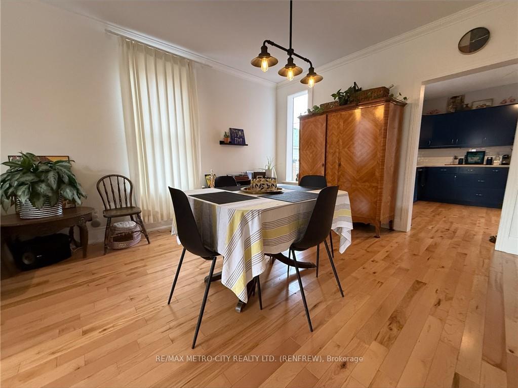 Photo 8 of 193 Ross Street, Renfrew — HOMEH