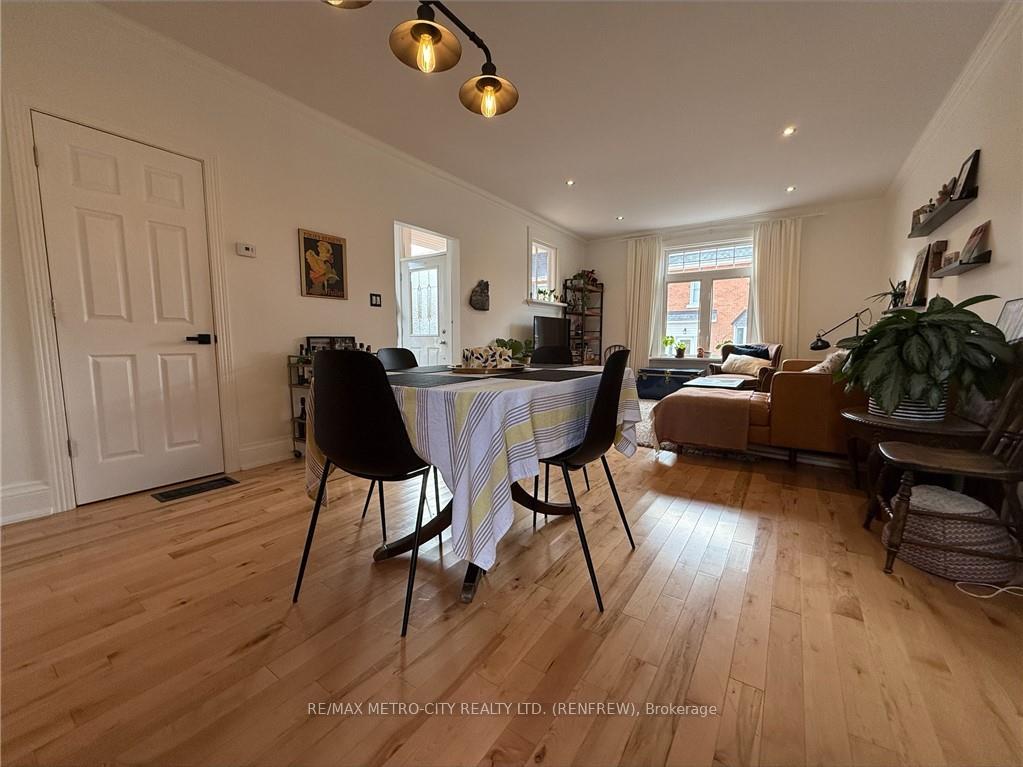 Photo 9 of 193 Ross Street, Renfrew — HOMEH