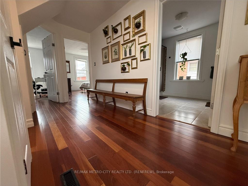 Photo 10 of 193 Ross Street, Renfrew — HOMEH
