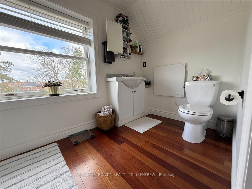 Photo 15 of 193 Ross Street, Renfrew — HOMEH