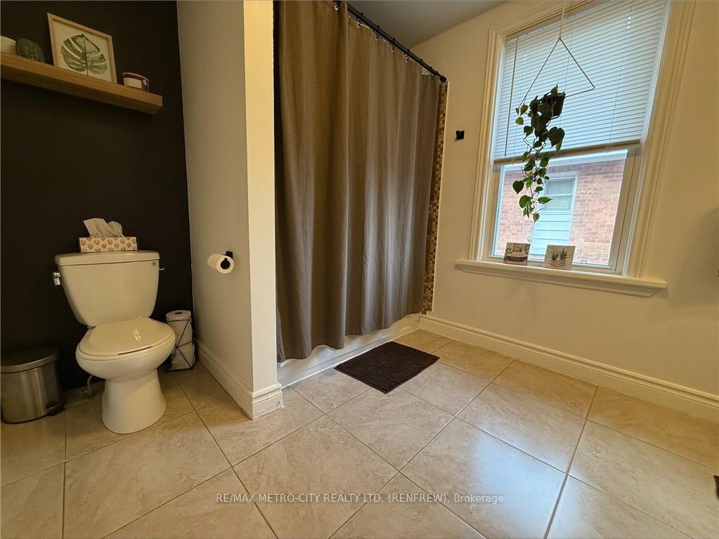Photo 19 of 193 Ross Street, Renfrew — HOMEH